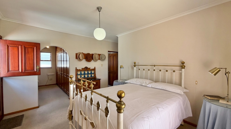 4 Bedroom Property for Sale in Mountainside Western Cape